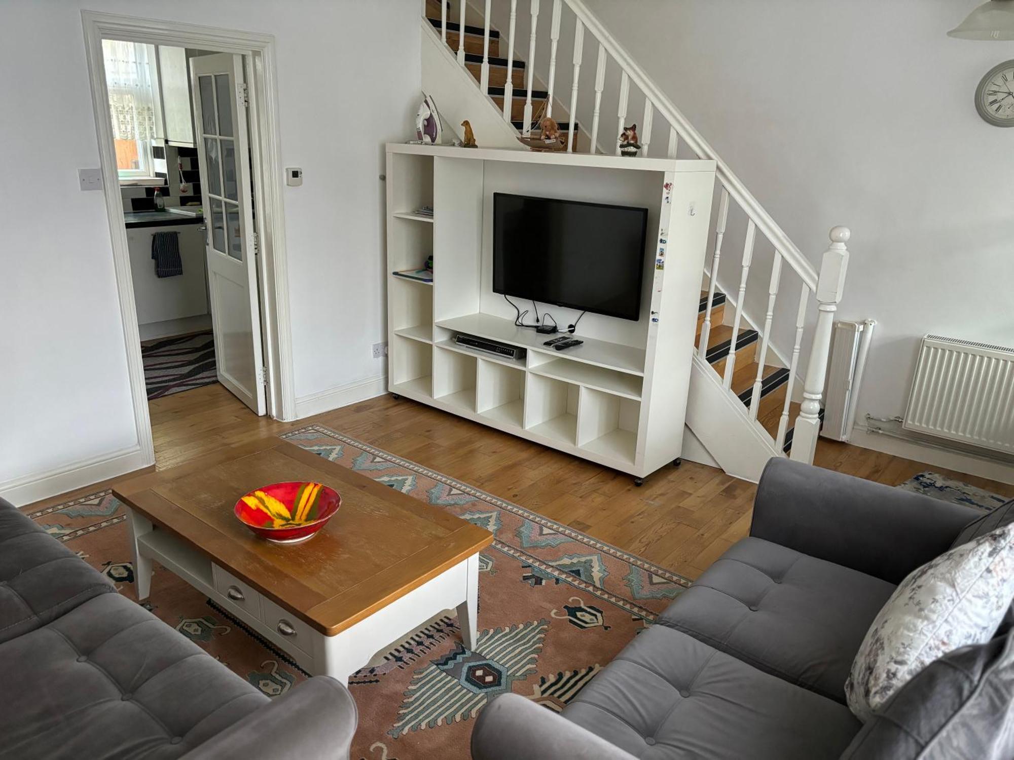 Spacious 2 Bedroom House With Garden Londres